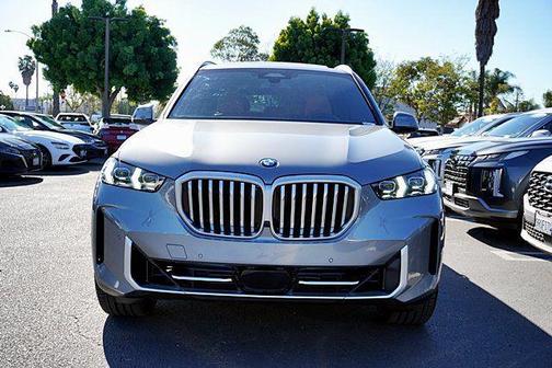 Skyscraper Grey Metallic 2026 BMW X5 sDrive40i