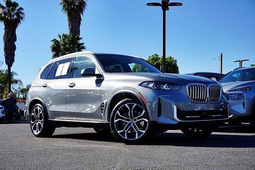 Skyscraper Grey Metallic 2026 BMW X5 sDrive40i