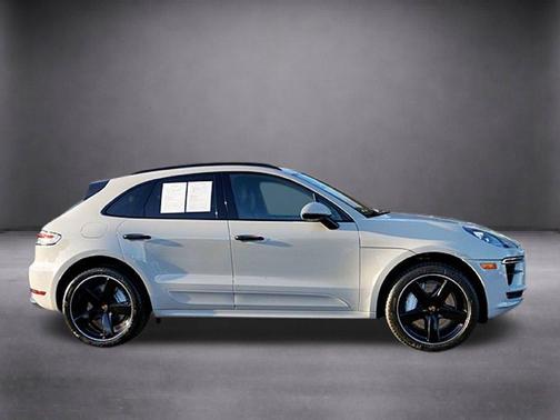 Tan 2021 Porsche Macan Macan Turbo
