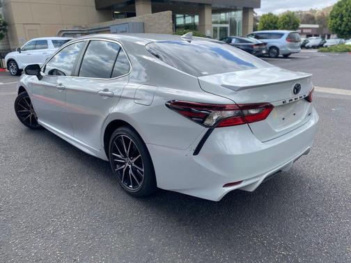 Ice Edge 2023 Toyota Camry SE