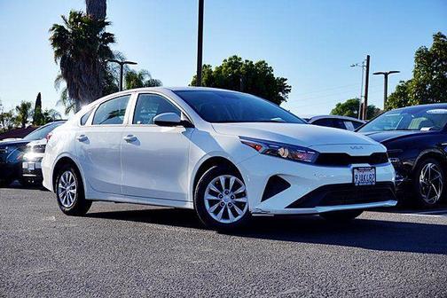 Clear White 2023 Kia Forte LX