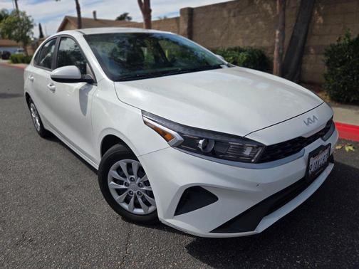 Clear White 2023 Kia Forte LX