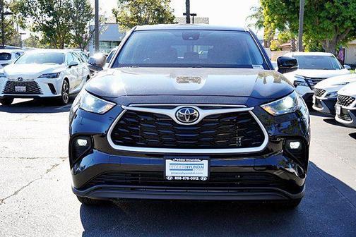 Midnight Black Metallic 2024 Toyota Highlander LE