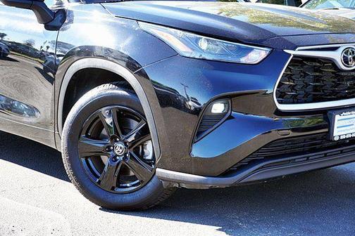 Midnight Black Metallic 2024 Toyota Highlander LE
