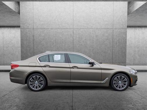 Photo 4 of 29 of 2019 BMW 530 i xDrive