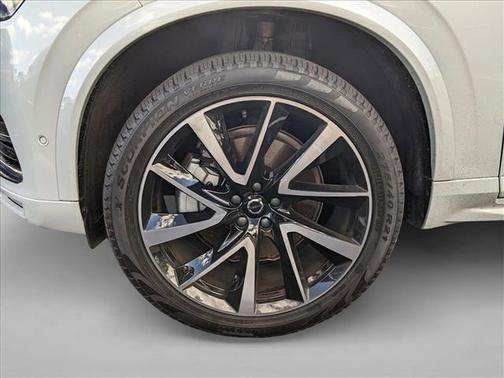2023 Volvo XC90 B5 Plus