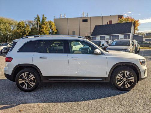 2025 Mercedes-Benz GLB 250 4MATIC