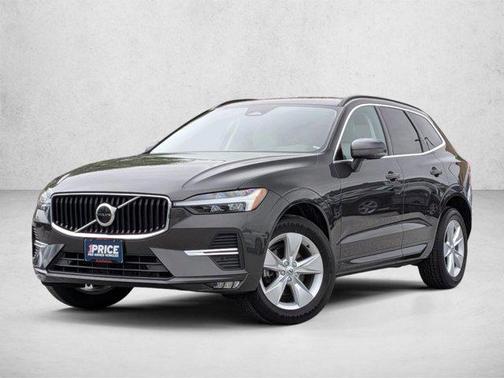 Silver 2022 Volvo XC60 B5 Momentum