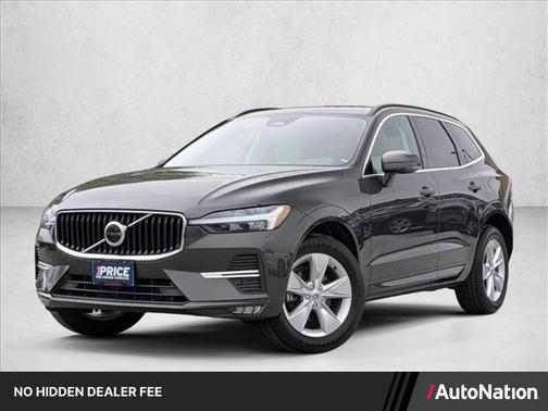 Silver 2022 Volvo XC60 B5 Momentum