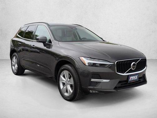 Silver 2022 Volvo XC60 B5 Momentum