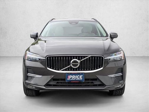 Silver 2022 Volvo XC60 B5 Momentum