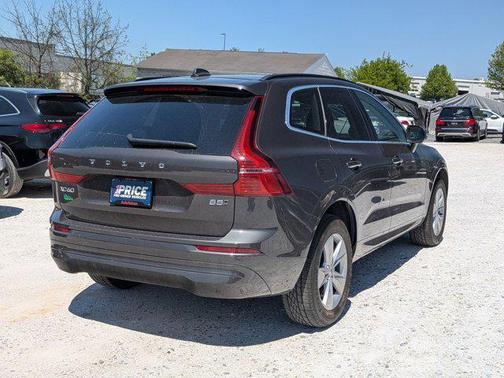 Silver 2022 Volvo XC60 B5 Momentum