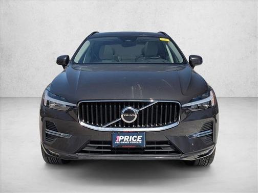 Silver 2022 Volvo XC60 B5 Momentum
