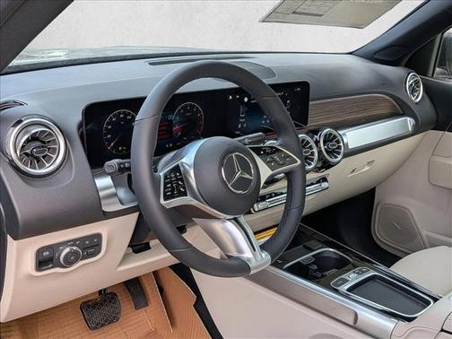 Night Black 2026 Mercedes-Benz GLB 250 4MATIC