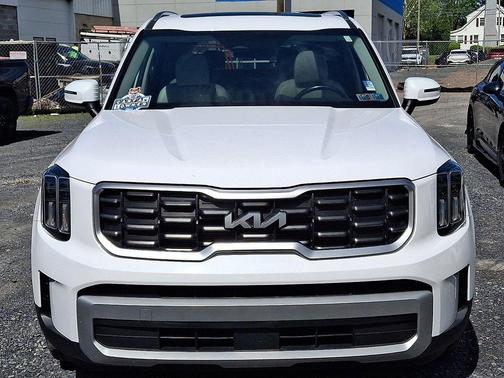 Glacial White Pearl 2024 Kia Telluride S