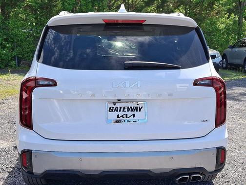 Glacial White Pearl 2024 Kia Telluride S