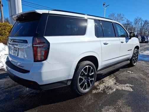 2023 Chevrolet Suburban RST