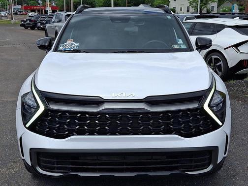 Glacial White Pearl 2023 Kia Sportage X-Line