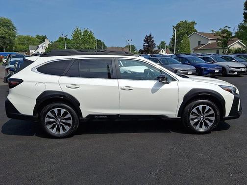 Crystal White Pearl 2024 Subaru Outback Limited