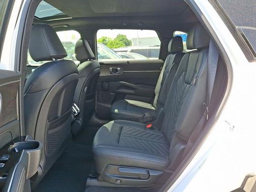 Glacial White Pearl 2026 Kia Sorento EX