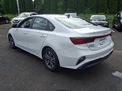Snow White Pearl 2023 Kia Forte LXS