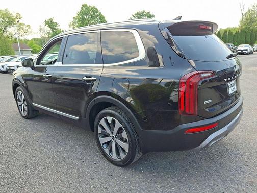 Black 2022 Kia Telluride S