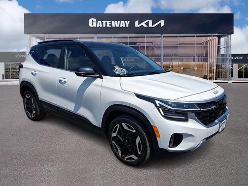 Clear White / Black Roof 2024 Kia Seltos SX