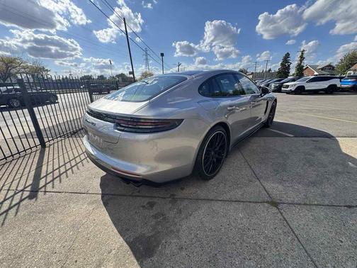 2019 Porsche Panamera GTS