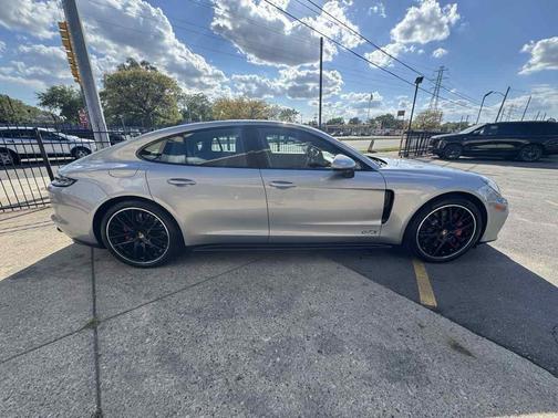2019 Porsche Panamera GTS