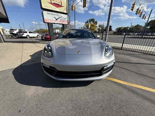2019 Porsche Panamera GTS