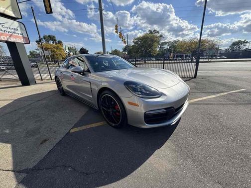 2019 Porsche Panamera GTS