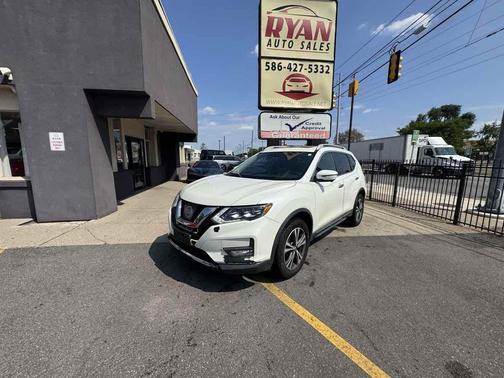 Pearl White 2017 Nissan Rogue SL