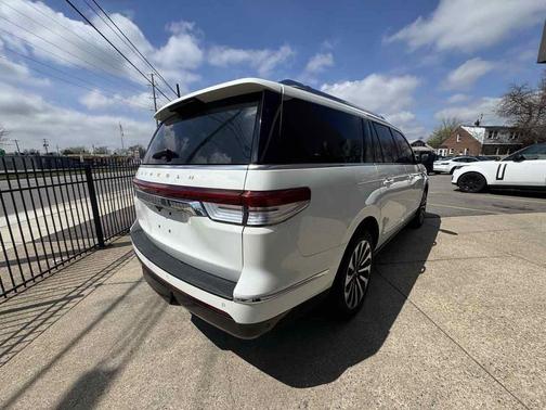 Pristine White Metallic Tri-Coat 2023 Lincoln Navigator Reserve