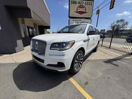 Pristine White Metallic Tri-Coat 2023 Lincoln Navigator Reserve