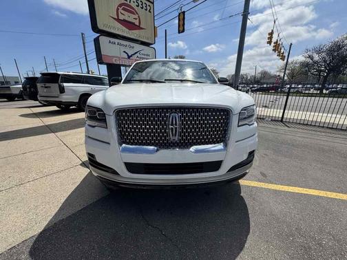 Pristine White Metallic Tri-Coat 2023 Lincoln Navigator Reserve