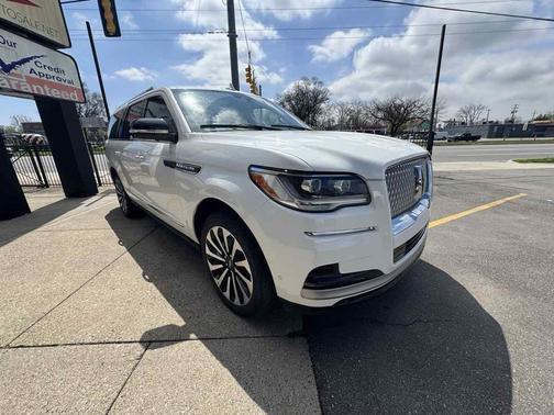 Pristine White Metallic Tri-Coat 2023 Lincoln Navigator Reserve