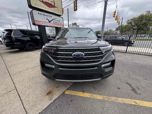 Forged Green Metallic 2023 Ford Explorer XLT