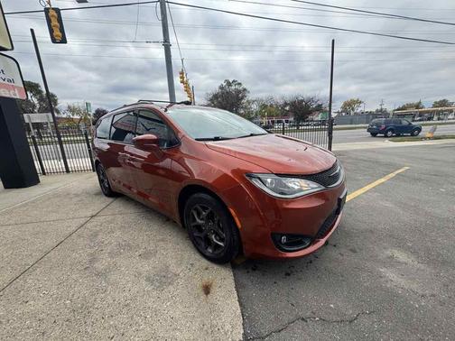 2018 Chrysler Pacifica Touring-L