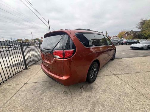 2018 Chrysler Pacifica Touring-L