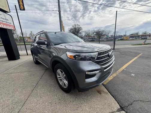 Carbonized Gray Metallic 2024 Ford Explorer XLT