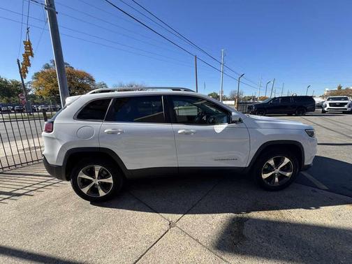 Bright White Clearcoat 2019 Jeep Cherokee Limited