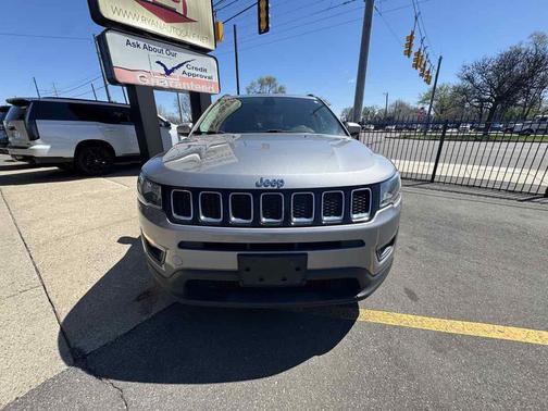 Billet Silver Metallic Clearcoat 2018 Jeep Compass Latitude