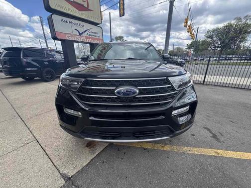 Agate Black Metallic 2024 Ford Explorer XLT