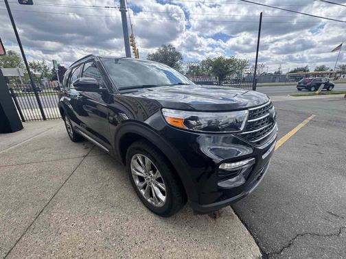 Agate Black Metallic 2024 Ford Explorer XLT