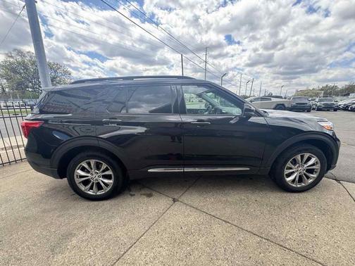 Agate Black Metallic 2024 Ford Explorer XLT
