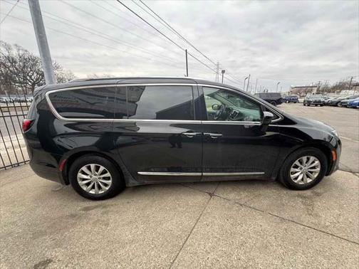 2018 Chrysler Pacifica Touring-L Plus