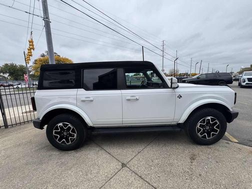 Oxford White 2024 Ford Bronco Outer Banks