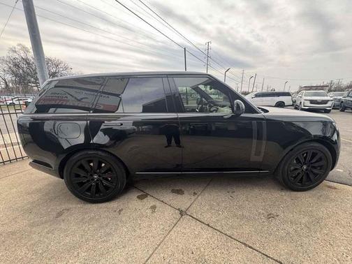 Ligurian Black SV Bespoke Ultra Metallic Gloss 2023 Land Rover Range Rover P530 SE