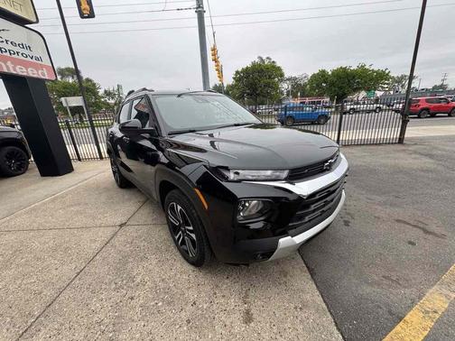 Mosaic Black Metallic 2023 Chevrolet Trailblazer LT