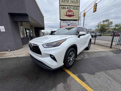 Wind Chill Pearl 2022 Toyota Highlander XLE